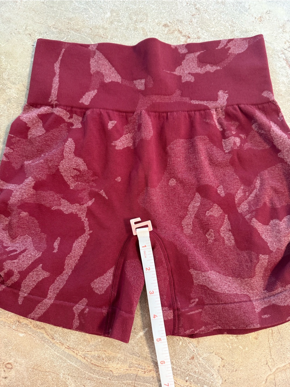NWOT Women’s Red Maroon Camo Biker Shorts Scrunch Sides Size Medium - Picture 7 of 7